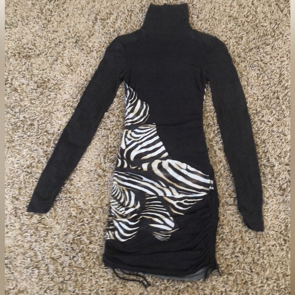 Roberto Cavalli Zebra Pattern Ling Sleeve Dress . Size 38 - Picture 8 of 14